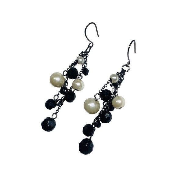 Black & White Pearl Beaded Cluster Dangle Earrings 2.5" Long Gunmetal - Picture 12 of 12